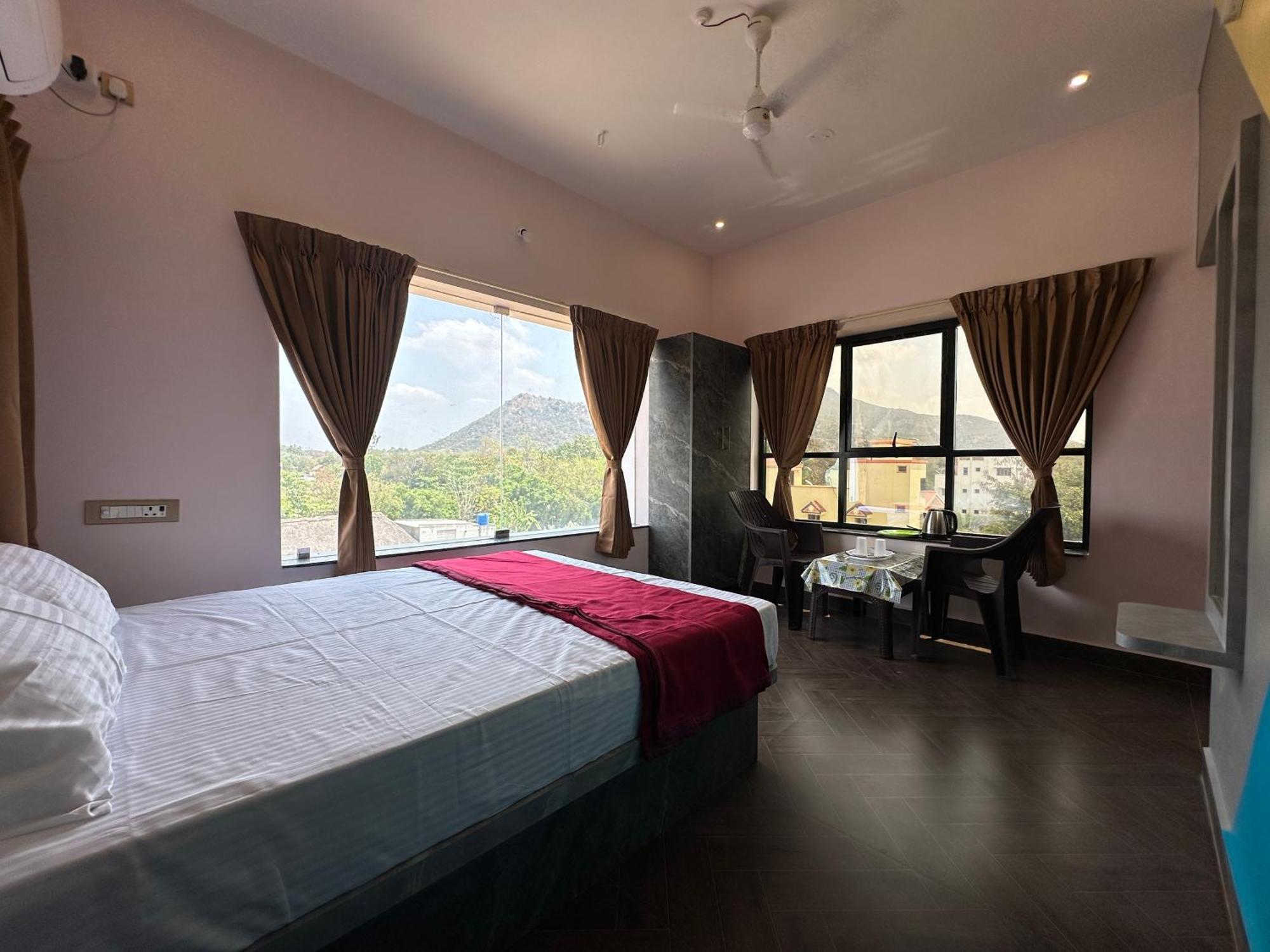 Om Lingeswaran Home Stay Tiruvannāmalai מראה חיצוני תמונה