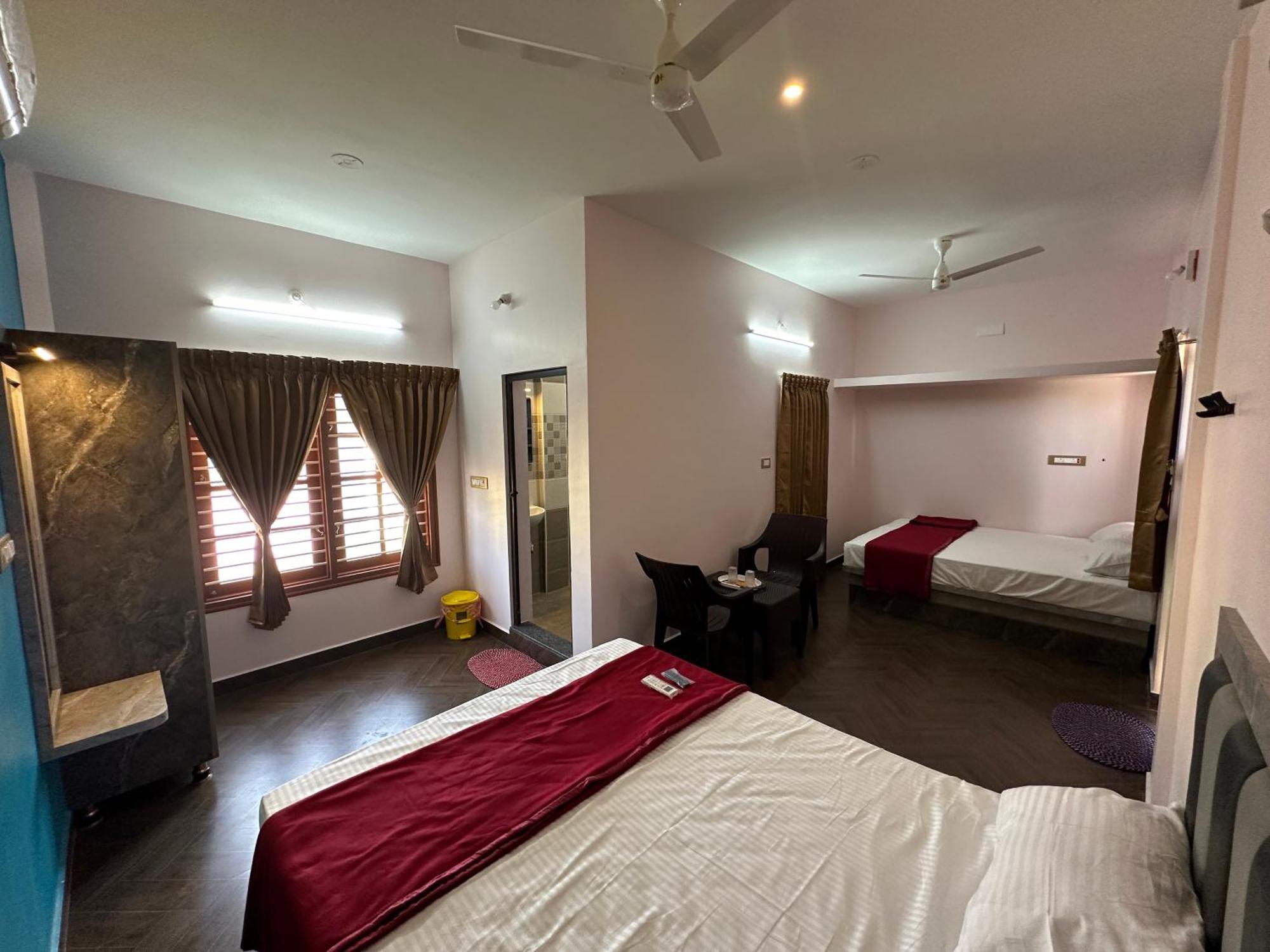 Om Lingeswaran Home Stay Tiruvannāmalai מראה חיצוני תמונה