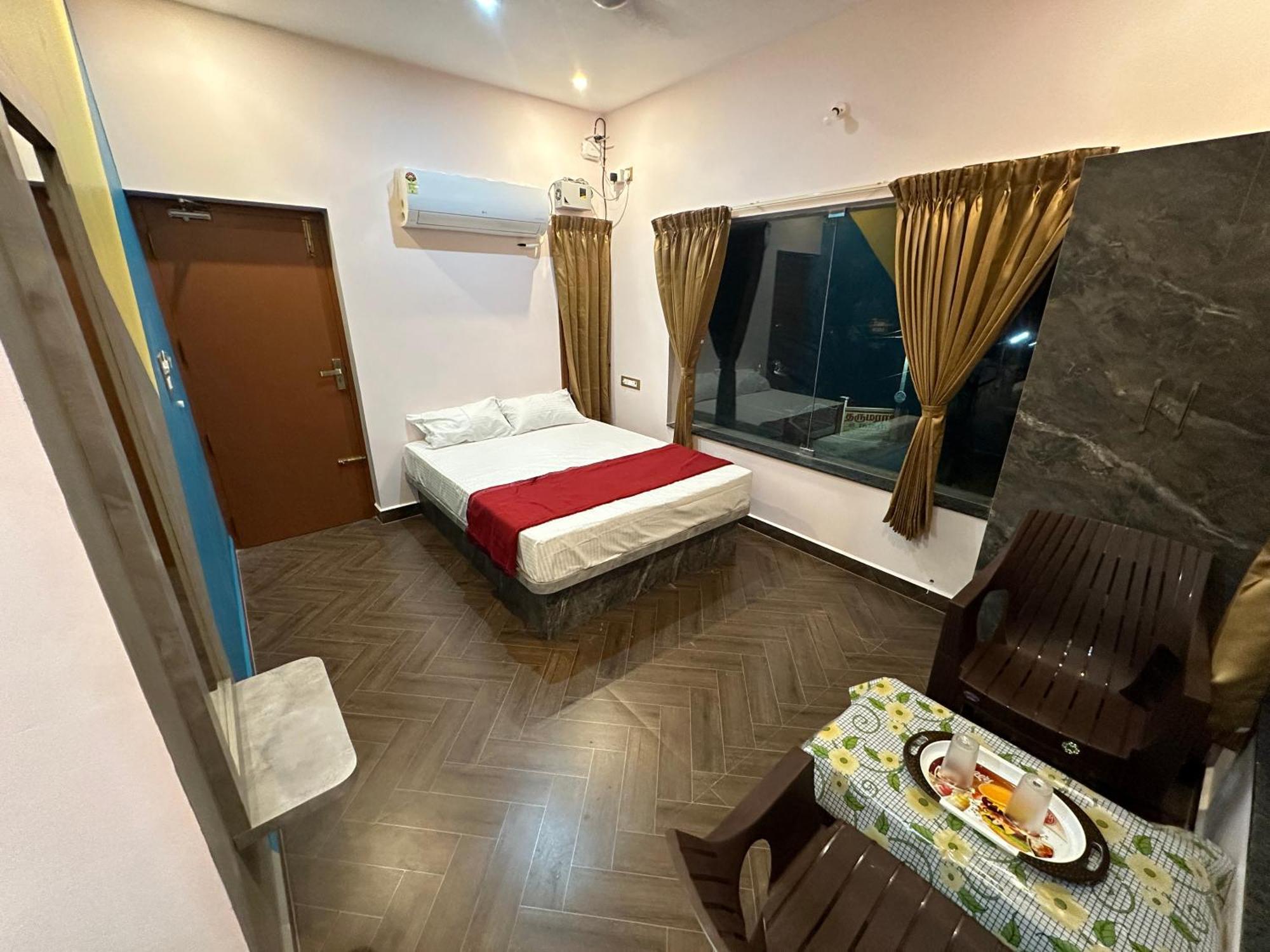 Om Lingeswaran Home Stay Tiruvannāmalai מראה חיצוני תמונה